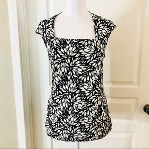 3/$20 Nine West black and white cap sleeve blouse